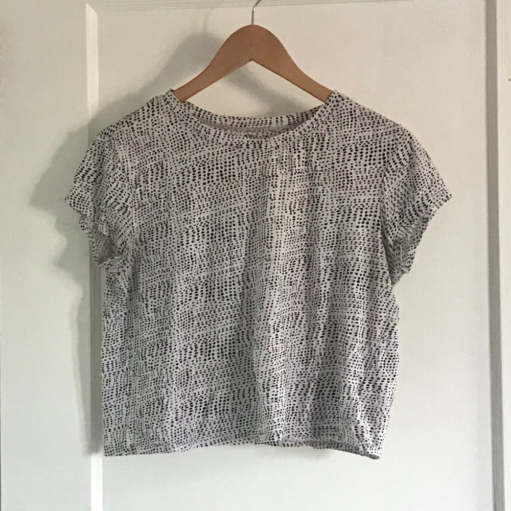 UO black and white t-shirt